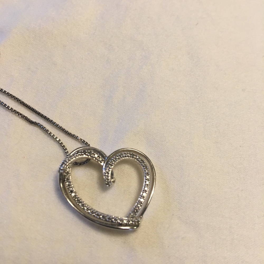 SS heart necklace with diamonds